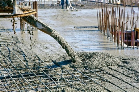 Pose de dalle en b&eacute;ton : guide complet pour r&eacute;ussir